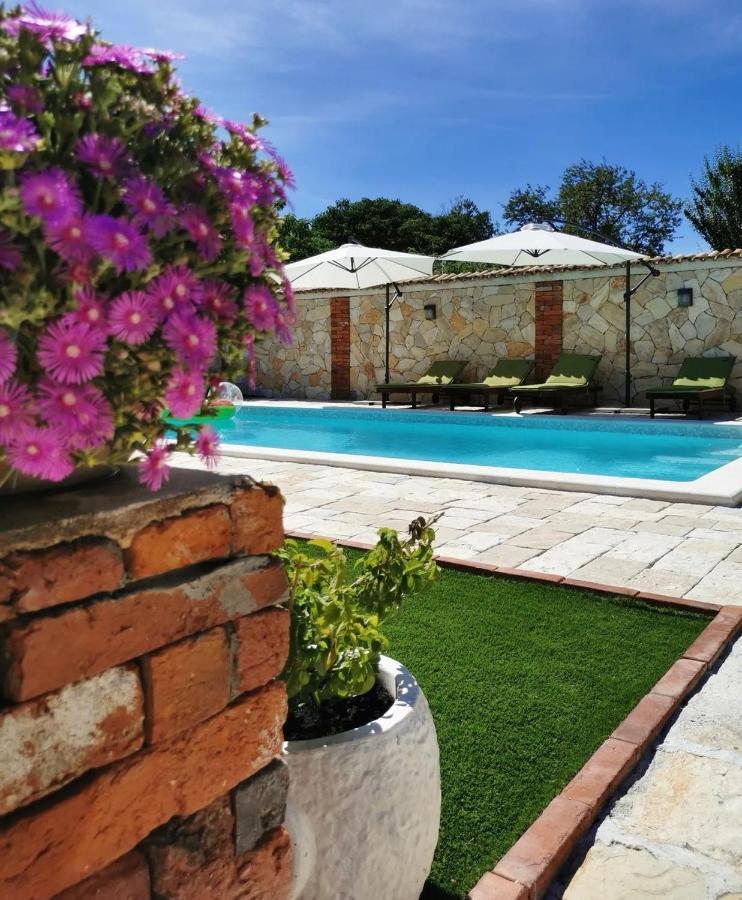 Holiday Home Iva With Pool Sukošan Exterior foto