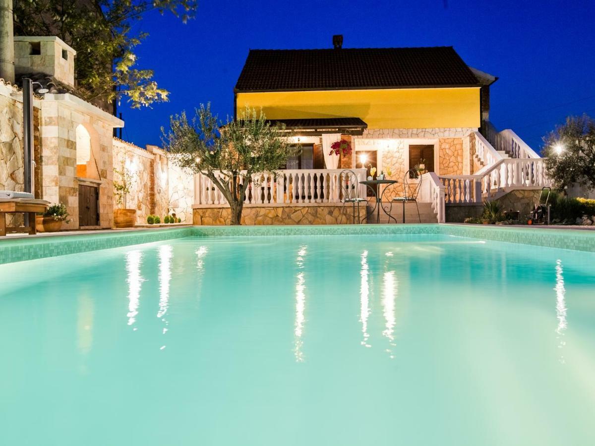 Holiday Home Iva With Pool Sukošan Exterior foto
